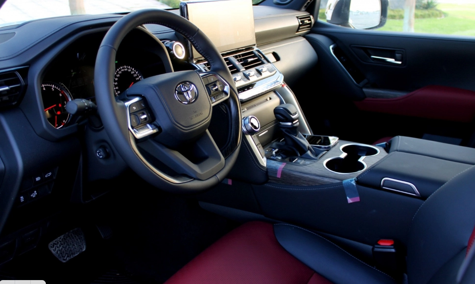 Picture Toyota Land Cruiser VXR Twin Turbo 2023-2024 